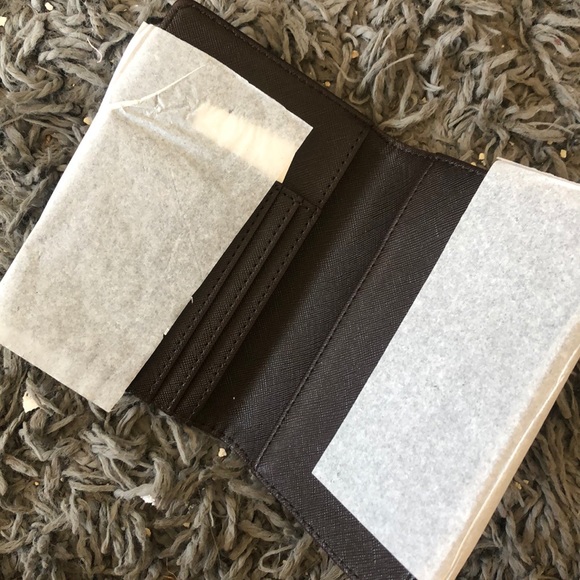 Lux WOMAN’S BROWN checkered  RFID Passport Holder - Picture 8 of 8